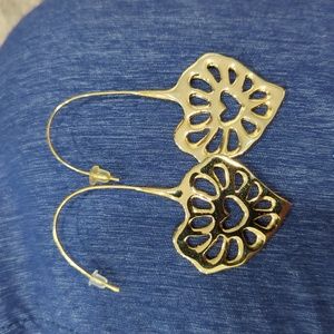 3/$30 Goldtone heart shaped cut out dangle earrings